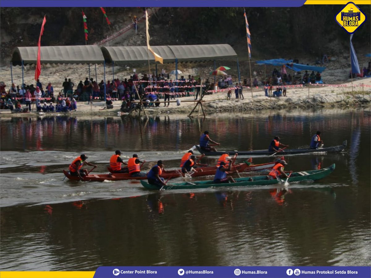 ProkompimBlora's tweet photo. "Antusiasme masyarakat sungguh luar biasa. Kedepan akan kita dorong kerjasama antar wilayah (Blora-Bojoneoro - ted) agar event seperti ini bisa semakin menarik untuk dinikmati," ucap Wakil Blora. 

#Blora #HumasBlora #PemkabBlora #BloraMustika https://t.co/mQFxvRhMp0
