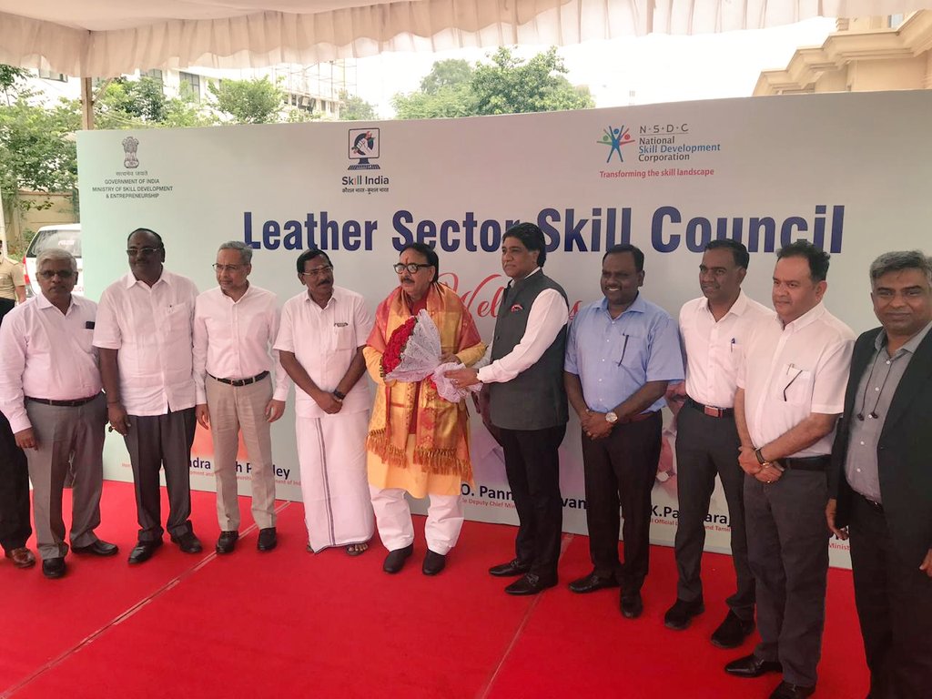 DrMNPandeyMP's tweet image. Attended a Recognition of Prior Learning (RPL) certification ceremony organised by @leatherssc in Chennai today where more than a thousand people were formally certified under #PMKVY in existing skills and experience, under the RPL Best in Class Employer Scheme. #Skill4NewIndia