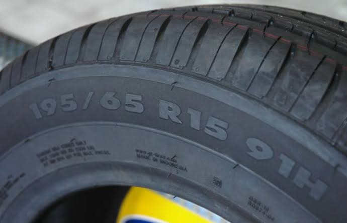 Mas_igi's tweet photo. PEMILIK MOBIL WAJIB MENGERTI KODE BAN MOBIL

Contoh: 195/65 R15 91H

 195  Lebar BAN.
 65  Tinggi BAN.
 R  Ring/Diameter.
 15  Ukuran Ring.
 91  Max Beban.
 H  Max 210km/h.
 S  Max 180km/h.
 T  Max 190 km/h.
 U  Max 200km/h.
 V  Max 240km/h.
 Z  >240km/h
 W  270km/h
 Y  300km/h https://t.co/M76pvk0wRj