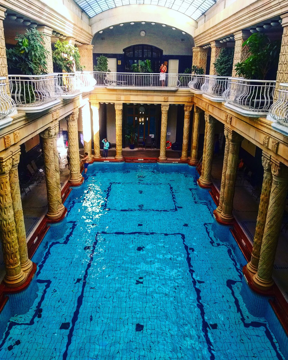 LapsicologaMx's tweet photo. El Gellert, uno de los más famosos balnearios de Budapest., el placer húngaro esta en las aguas termales. https://t.co/Z5UNvwSYcl