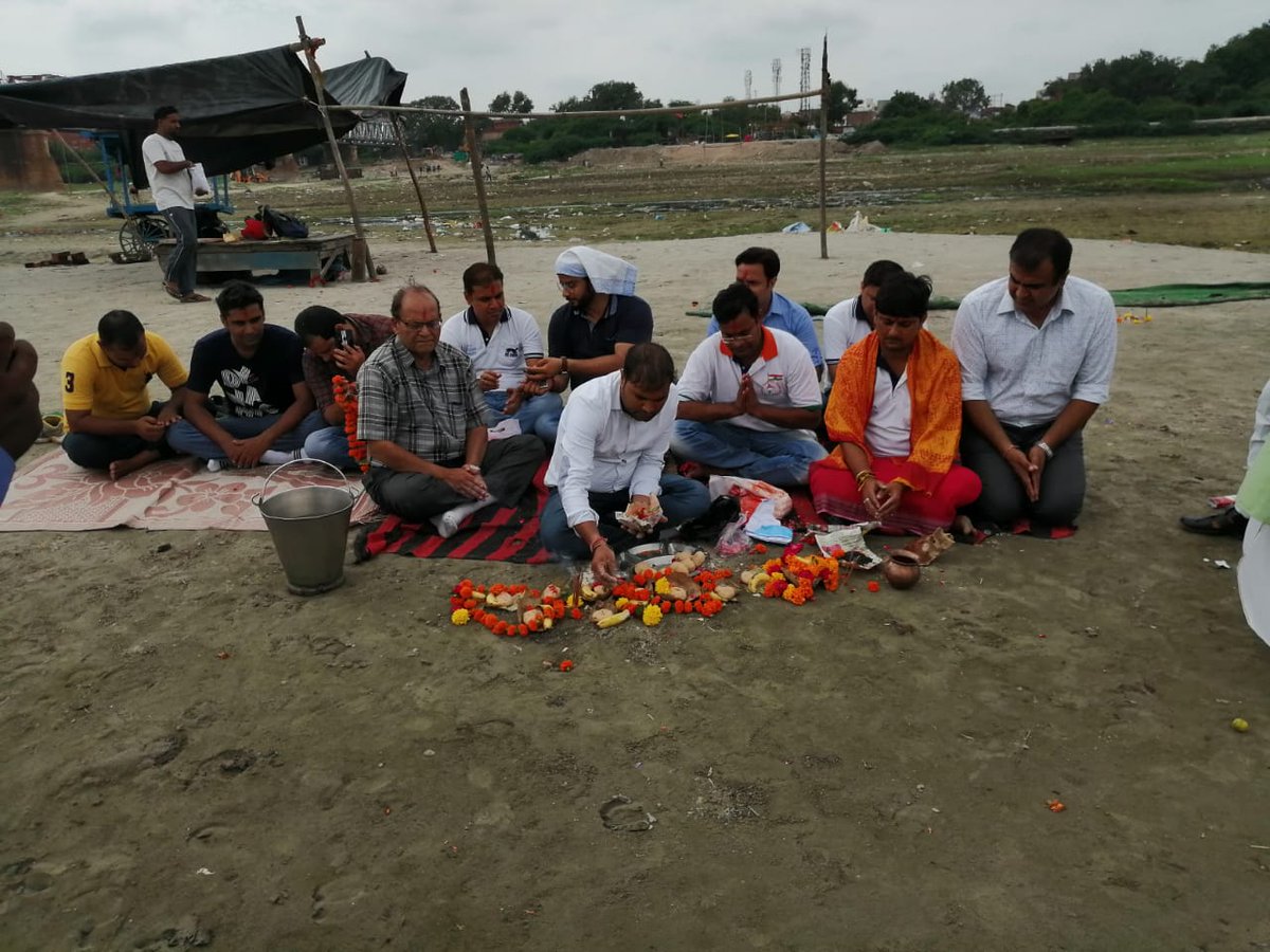 BRAJBHADAURIA's tweet photo. @agra_sif #PindDaan https://t.co/0MCPzB40fj