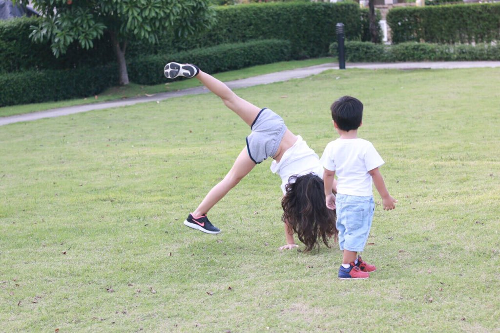 TAWIKA2's tweet photo. ลูกสาวค่ะ แกเป็นเด็กเรียบร้อย 😅 
#ladypatali https://t.co/99ZSBKhjAk