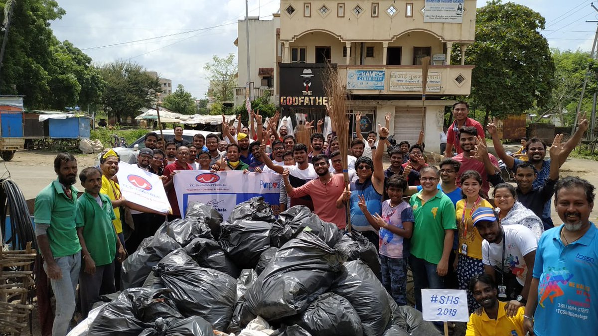 स्वच्छता ही सेवा @PMOIndia
@CMOMaharashtra @vrNagpur
@TOI_Nagpur

Day 2 @manishNagar, Nagpur.

Team collected 600+ kg of single use plastic. Kudos to every volunteer for their efforts towards plastic free India.
#SHS2019
#TataCares #tataengage #tataempowers
#volunteering