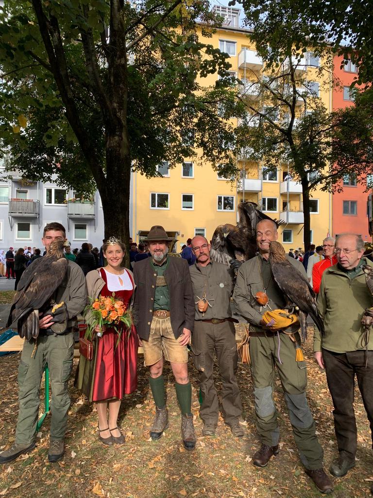 jagdverbandBJV's tweet image. Jetzt geht&apos;s los: Trachten-u. Schuetzenzug 2019 mit den Bayerischen Jägern &amp;amp; unserer #Jagdkönigin Lisa.