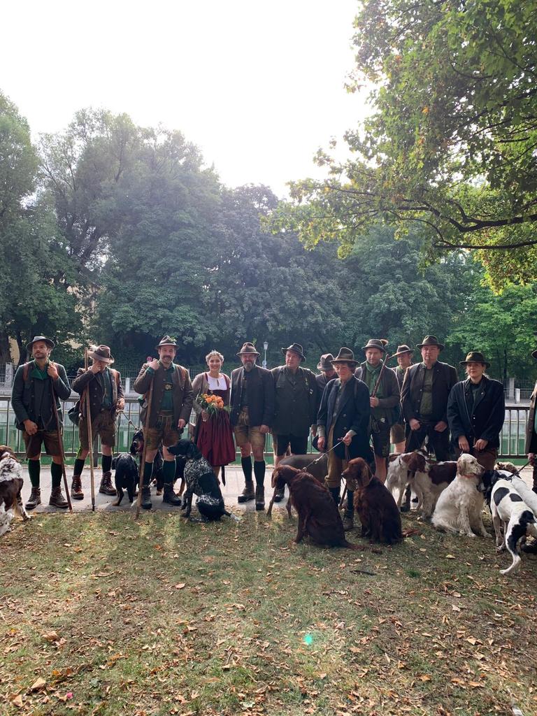 jagdverbandBJV's tweet image. Jetzt geht&apos;s los: Trachten-u. Schuetzenzug 2019 mit den Bayerischen Jägern &amp;amp; unserer #Jagdkönigin Lisa.