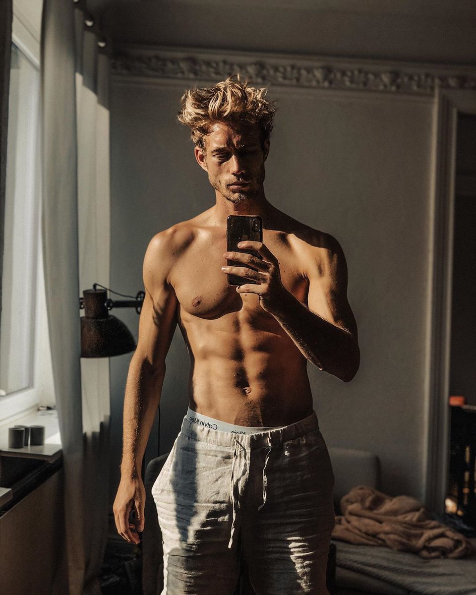 -Le deja el desayuno completo a <a href="/thArtistSoul/">Jerome F.</a>.-