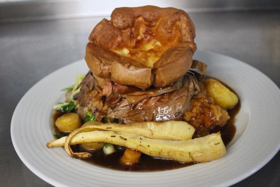 Our delicious Sunday roasts are served all day today 😍

Contact 01737 830640 to book your table.

#sundayfunday #roastburger #theultimateroast #wellhouseinn #roastbeef #porkloin #roastchicken