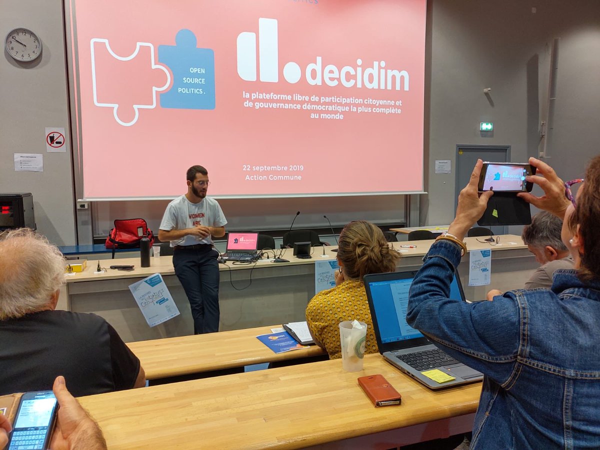 FreqCommune's tweet image. 🤝 @ActionCommune met en lien les listes participatives avec des formateurs et des outils. Aujourd’hui, @Leocochin présente la plateforme de participation en #opensource @decidim. ✊Pour une démocratie directe ET transparente. #rentreecitoyenne