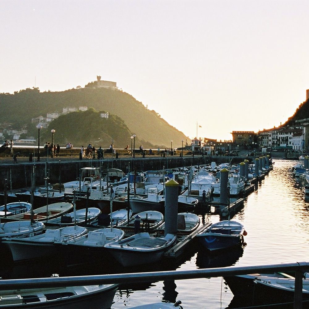 Para aquellos que hacen de cada viaje una experiencia, que les gusta conocer la ciudad y que les recomienden secretos, rincones y espectáculos,
<a href="/pensionirune/">pensionirune</a> #turismo #basquecountry #gastronomia #loves_donostia #Donostia #Turismo