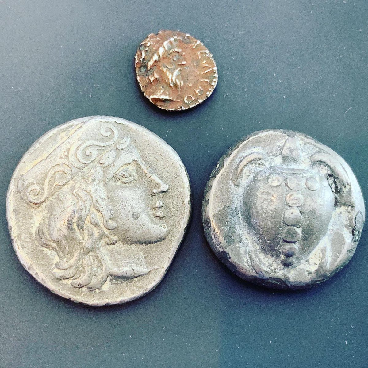 numismaticum's tweet photo. simply unbelievable how #fakes are sold on the #numismatic #markets. this time #ancient #coins! https://t.co/7hLnNYXeFe