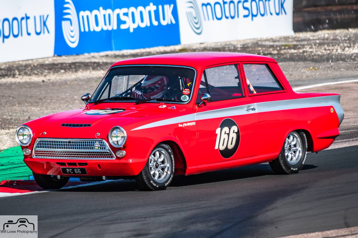 Will_Lowephoto's tweet photo. Yesterday at @thruxtonracing weather was great as was the racing #Dorsetphotographer #thruxtonracingcircuit #classiccars #nikon #nikond850 #nikon80_400mm #socialmedia #nissan #ford #cortina #fiesta #classic_mini https://t.co/SUyCOQc0AH