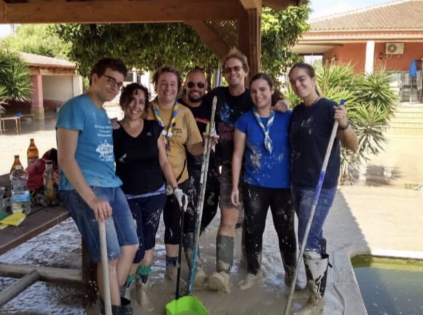 scoutsresu's tweet photo. ¡GRACIAS a tod@s los que acudisteis al llamamiento! Insuperable la acogida en Dolores de los 70 scouts que acudimos de los Grupos Resurrección, Kanhiwhara, @SanraScouts, @GSHorizontes616, @marenostrum679 y @IVGSAlfasdelPi ⚜️ ¡Siempre Listos Para Servir! 💖 @scout_es @scovalen https://t.co/LfmQ8Fmg0B