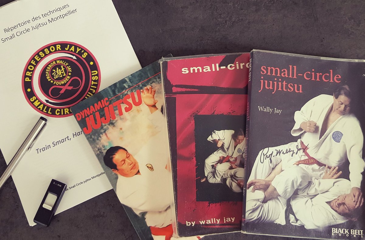 SCJMontpellier's tweet image. #selfdefensetechniques #grimoire #smallcirclejujitsu #scjmontpellier #10principles #kyushojistsu #pointsvitaux #knife #strikes #groundfighting #kicks #chokes #strangles #locks #fingerlock #stances #montpelliercity #bjj #ohana #mma #artsmartiauxhawaïens #hawaïanmartialart