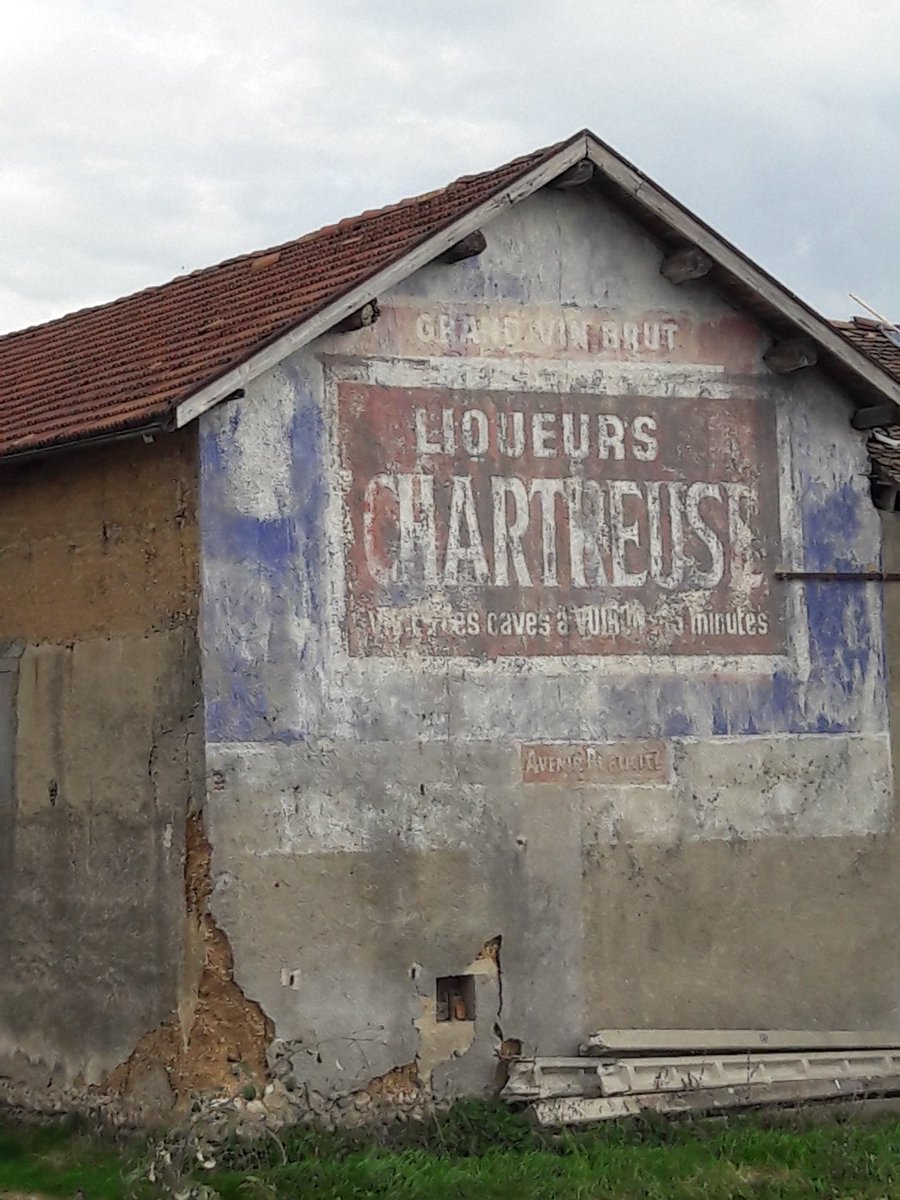 ChickenMich's tweet photo. La liqueur Chartreuse en passant  vers Voiron... https://t.co/Bo6x9ubFTp