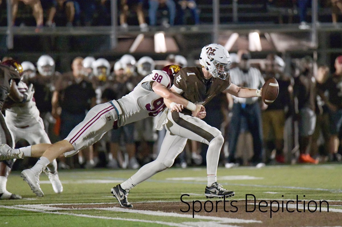 SDepiction's tweet photo. .@LoyolaAcademy If we could have heard what Mt. Carmel players were thinking Friday night, I’m sure it was...Get #98 OFF MY BACK!!! Svets was on top of MC’s, QB &amp; RB’s. @TrevorCabanban @mattymangan3 @MaxMarino_ #StIgnatiusNext #NeverGaveUpNeverGaveIn #BattleToTheEnd https://t.co/ZviCwEErWX