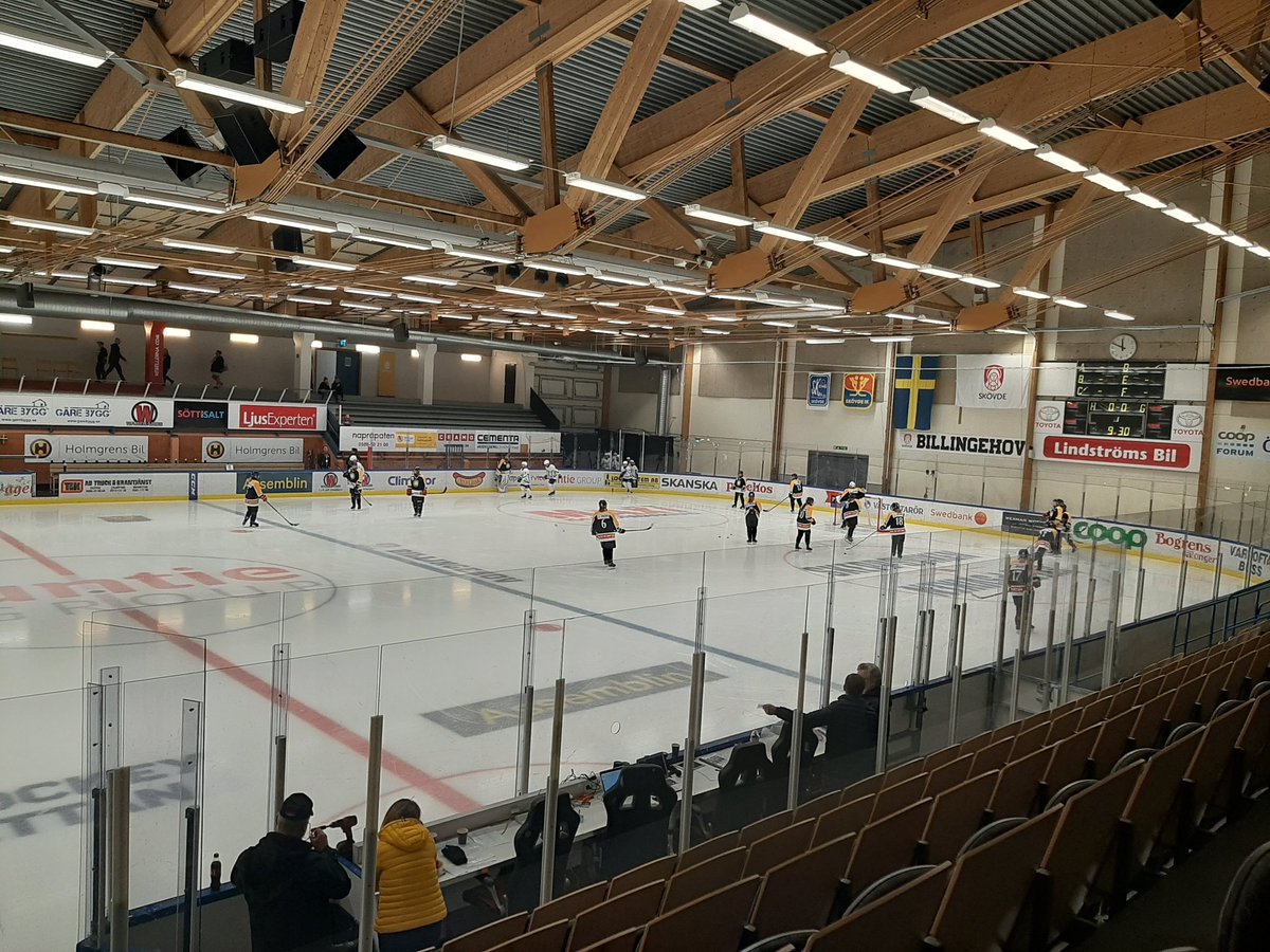 smixak's tweet photo. Strax gruppfinal #tvpuck #twittpuck #Stockholm #västergötlandbohusländal https://t.co/kN3nYTXaD4