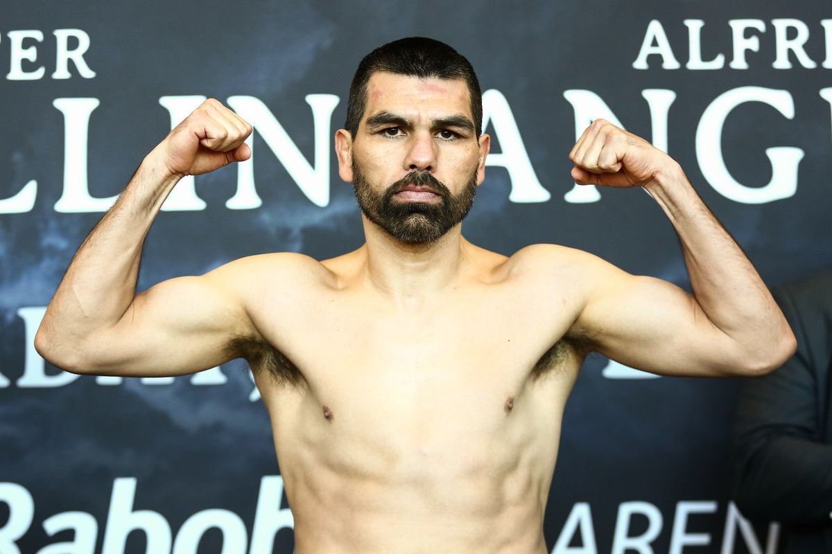 fighthooknews's tweet photo. At 37 years old there’s still some bite left in this old Dog. Mexican Warrior Alfredo Angulo Pulled off a upset win over Peter ‘Kid Chocolate’ Quillin last night with new trainer Abel Sanchez he says he feels like the old “Perro.” #quillinangulo #pbcboxing #jcalderonboxingtalk https://t.co/AkE7fsM8y9