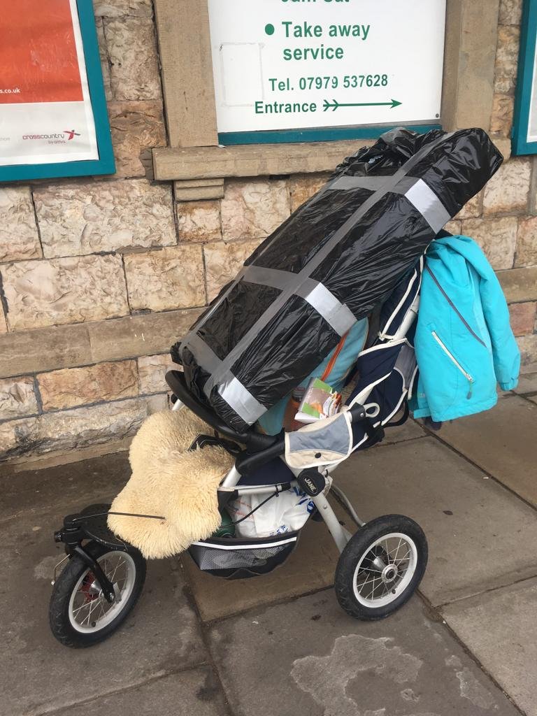 mothersriseup's tweet photo. Mum Jenny is travelling right now from Wales to join our action outside Shell and BP tomorrow.
She has pushchair, placards and little baby Greta in tow.
Super-mama!
Time to call out #greenwashing & keep fossil fuels in the ground!
#GlobalClimateStrike #pushchairprotest https://t.co/y5IuODRrMI
