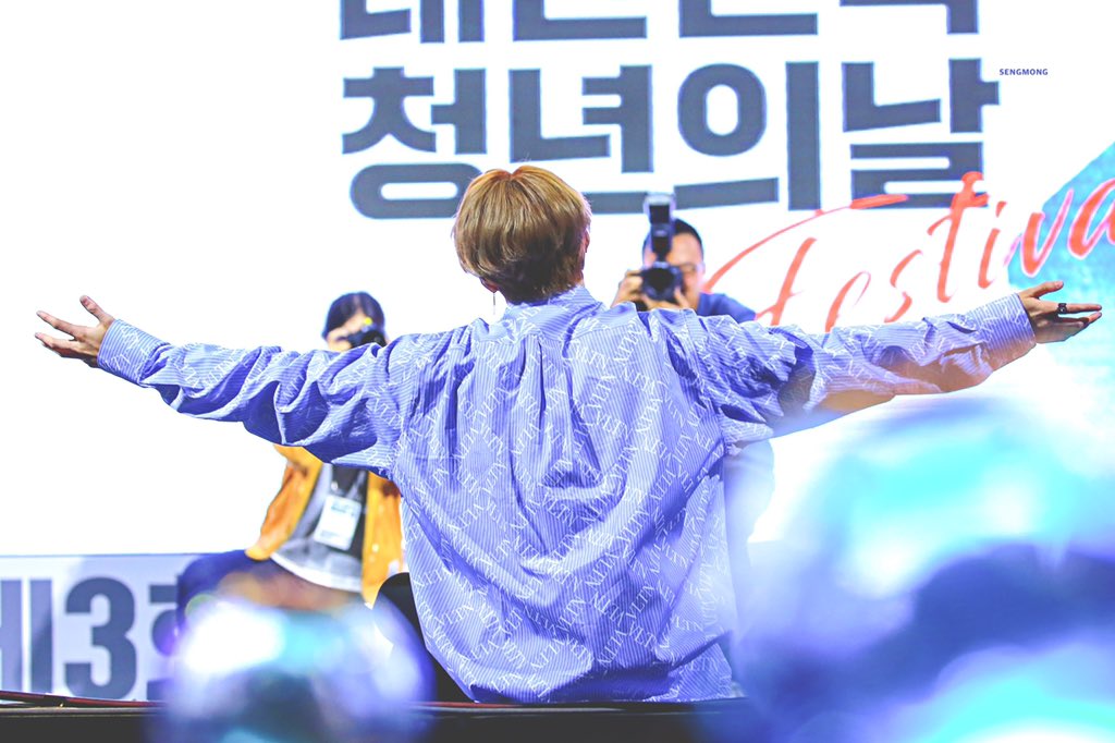 sengmong's tweet image. 190921 청년의날

사진 찍을게요! 하니까 하트 해주고,

팬 여러분들 응원봉 들고 하나 더 찍겠다고하니 넓게 팔 벌려서 같이 사진 찍어주는 이 모습,

너무좋다 하성운💙

bit.ly/2mtc41J
bit.ly/2kwXgP5
bit.ly/2ktp1I7
bit.ly/2ktp3Qf

#하성운 #HASUNGWOON