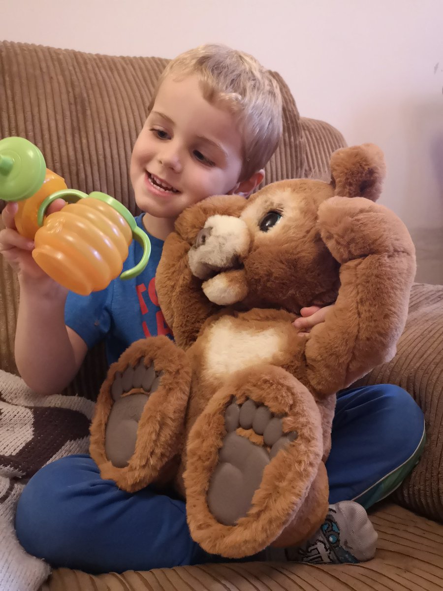socallers's tweet photo. My raffle prize from @BlogOnUK didn't *quite* make it to Christmas 🙈🙈 #blogontoys @Hasbro https://t.co/oJYnJqflF5