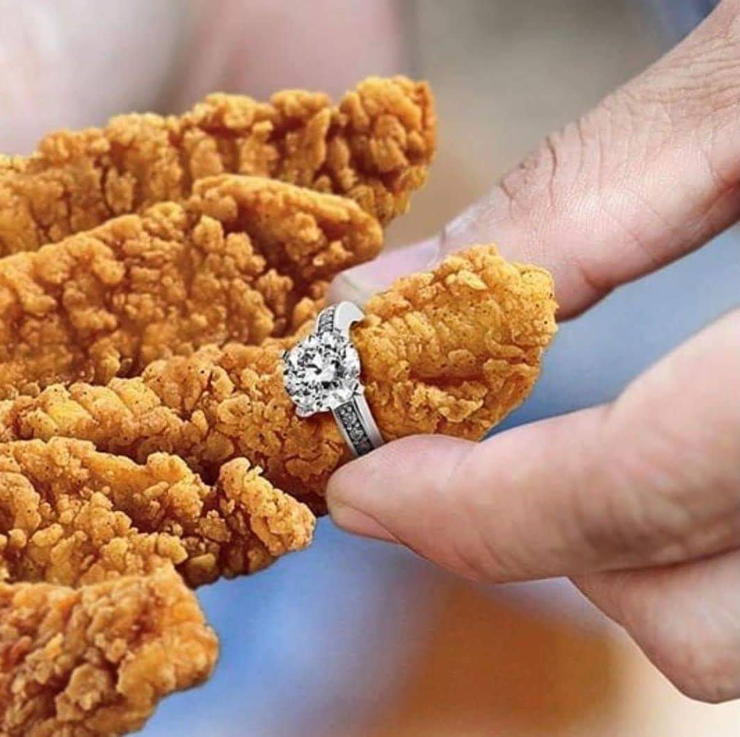 Я: Институт брака не имеет никакого смысла. Даже не знаю кого я должен встретить, чтобы изменить своё мн...

KFC: *существует*

Я: