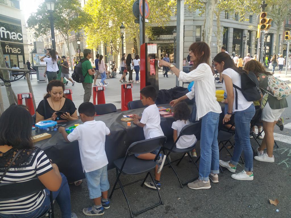 Ja Hi som un any mes a la plaça Catalunya al <a href="/AssociatBCN/">Associa't</a> !
Fins les 20:30 a l'espai plaça verd amb juga a la plaça!!! #Merce19 #Associat19 <a href="/bcn_hg/">Horta-Guinardó</a> <a href="/FMCarmel/">Coordinadora Entitats Carmel</a> <a href="/Ferrantallada/">IES FERRAN TALLADA</a>