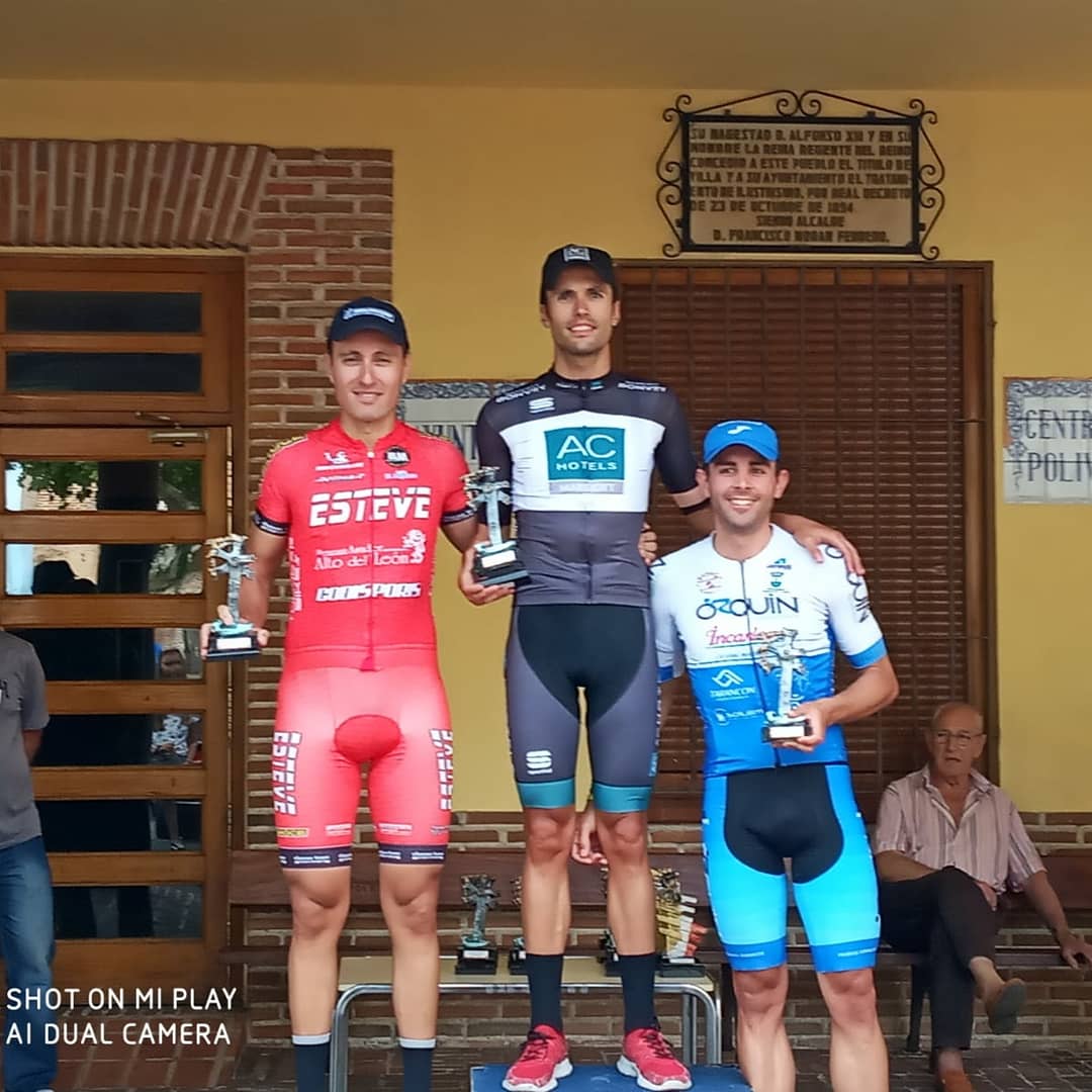 achotelsteam's tweet photo. Gran carrera para nuestros tres corredores en La Pueblanueva (Toledo).

2° @pispajo1 ➡ 1° máster 40
4° @AlberBejarano ➡ 1° máster 30
6° Arturo Muñoz  ➡ 4° máster 40

🏆 Victoria por equipos 

Escapada de 13 corredores desde el km 5 marcada por el aire.

#juntos_somos_mejores https://t.co/7Iil43R7Qq