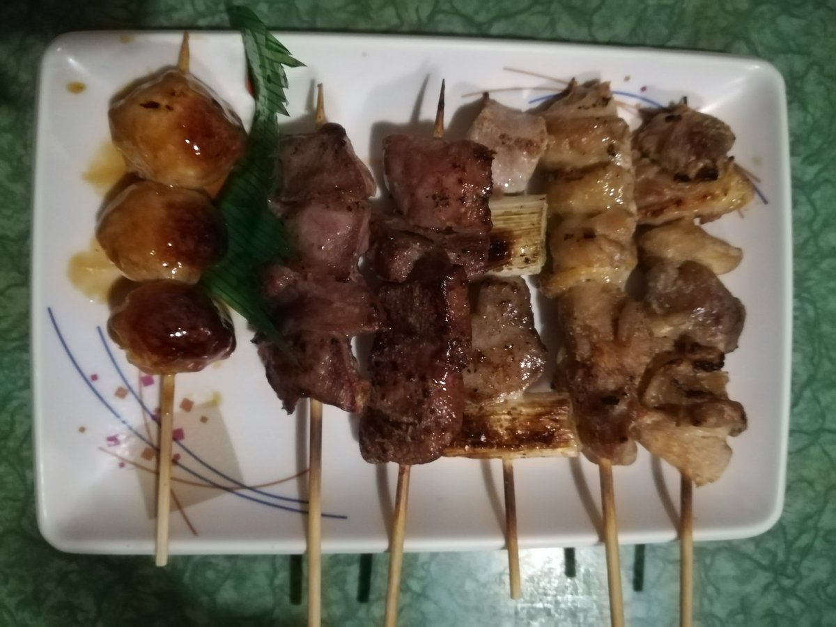 いるりひと 美船 吉祥寺 で飲み食い 又吉直樹の 火花 に出てきた店だと ハモニカ横丁にある昔ながらの居酒屋 二階座敷には曲がりくねった細い会談を上がっていく 一番人気のポコ天 届いてわかったけど あっそういうことね 他に焼き鳥など注文