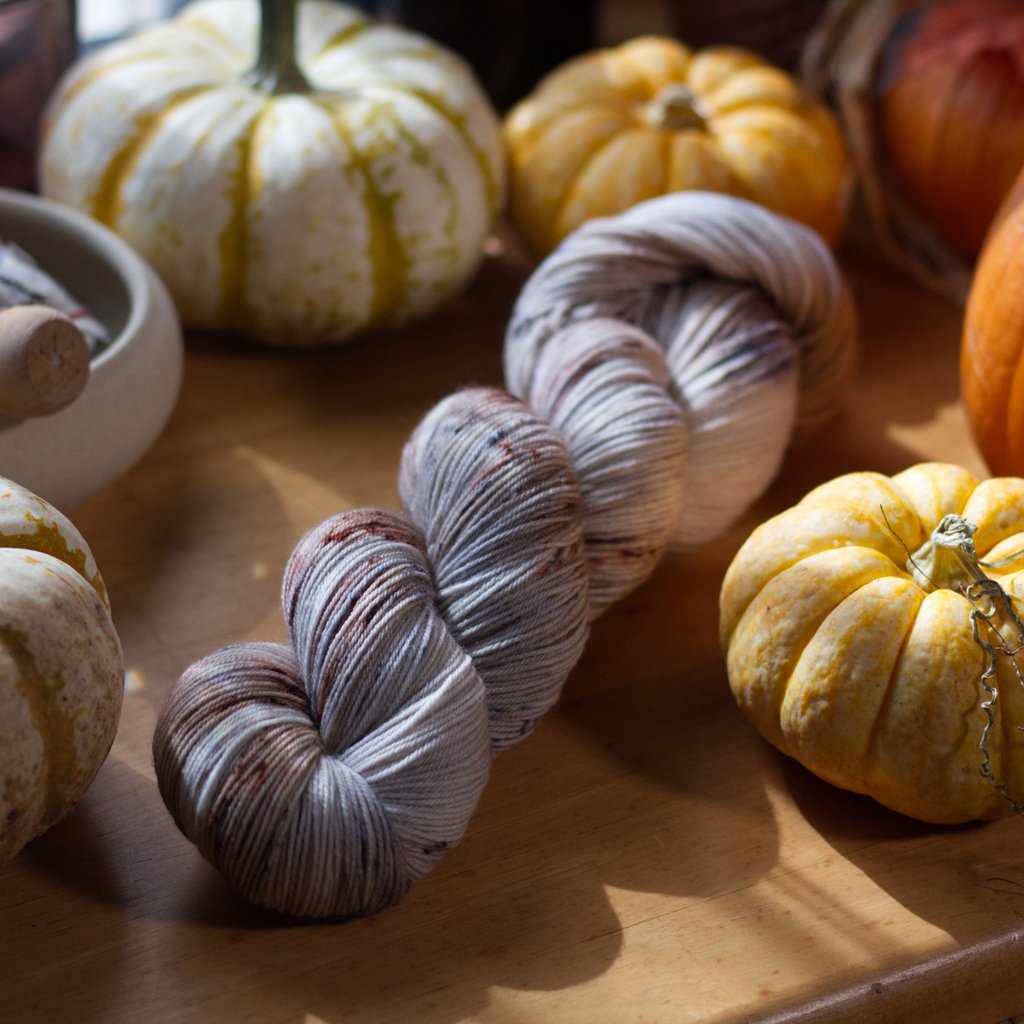 ConjureYarns's tweet photo. Good morning! I hope you all have a wonderful day filled with fiber-y goodness. Remember to take sometime to sit, breathe, and give yourself some love. You deserve it.🖤

#conjureyarns #handdyedyarn #fiberlove #selfcareknitting #fiberwitch #yarnlove #yarnmagic https://t.co/tcnsk6N4l6