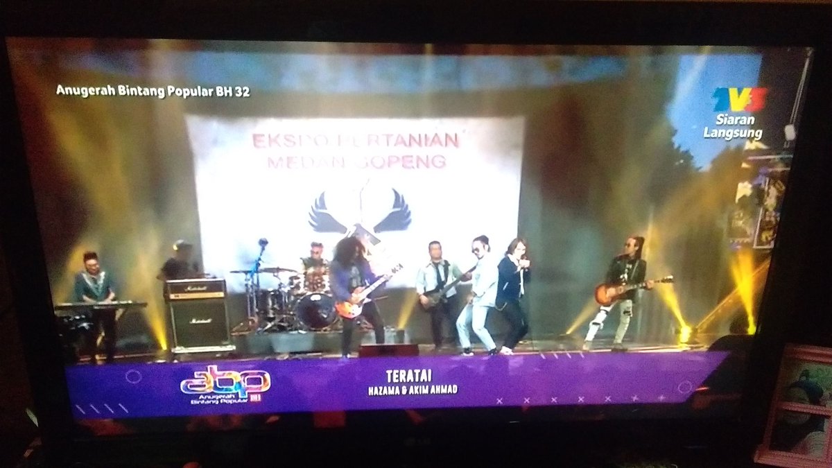 Rubieyah2's tweet photo. #ABPBH32 Rindu sangat nk dengar lagu rockkkk😍#tv3 https://t.co/4bNH5HvMcX