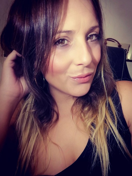 Eii qui&eacute;n quiere terminar el finde conmigo???? Estoy en directo en https://t.co/w1YeIEwAt4 #ChicasCima<a href="/tag/chicascima"class="tags"><span>#chicascima</span></a>