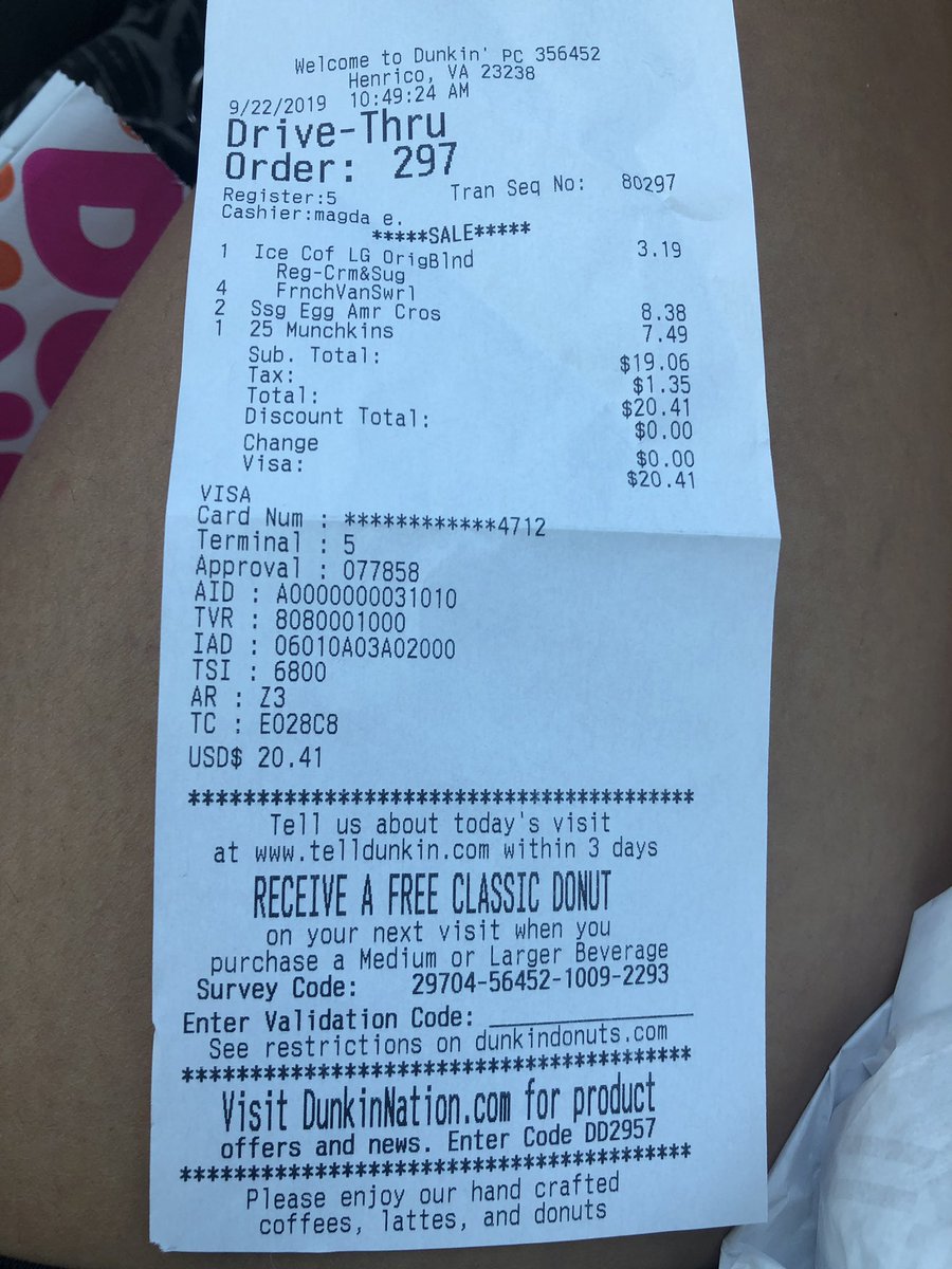 smlattimore's tweet photo. @dunkindonuts doesn’t look like a box of glazed donut holes to me! And there isn’t even a phone number to call. Drive thru disaster with 3 kids in the 🚗 🤔😳🤯 https://t.co/JCEGxSFZHM