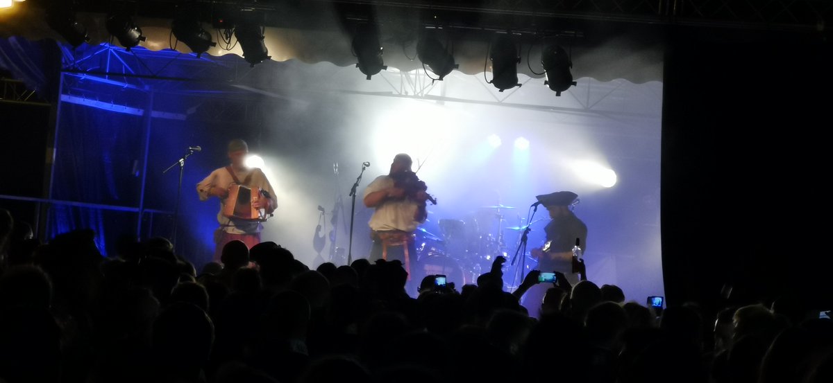 Llywarn's tweet photo. La Horde🎻🏴‍☠️ au Festival @cidreetdragon 🍏🐉
#Fantasy https://t.co/BgOZqEgVNz