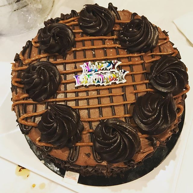manilenya's tweet photo. Someone’s birthday deserves Salted Caramel Cake.
#birthdaycake https://t.co/qBXBwVAveF https://t.co/eIW3Quhoh0