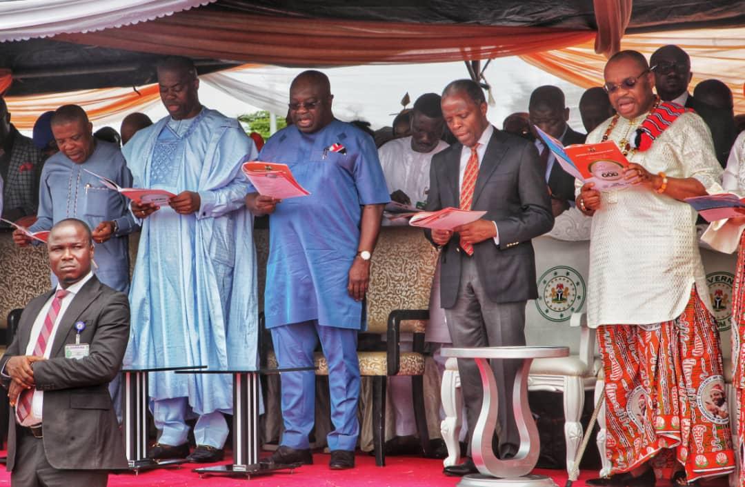 oyostategovt's tweet photo. H.E @seyi_amakinde was hosted to dinner yesterday night in Uyo by His Excellency, Governor @MrUdomEmmanuel as part of activities to mark the 32nd Anniversary of the creation of #Akwa Ibom state.
He also attended the Thanksgiving service at Ibom Hall Grounds in Uyo, this morning. https://t.co/v6lRJYr06N