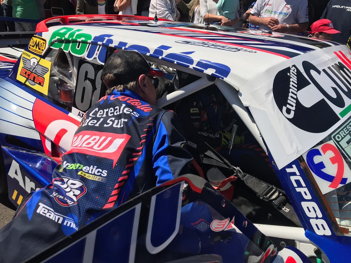 ecistola's tweet photo. Preparándonos para salir a correr la final número 12 del año‼️
#Paraná
#TCPista @actcargentina
#JPGRacing @equipojpgracing
#Final
#VamosConTodo
#CopaDePlata
#PlayOff
#SMComunicaciones 🏁🚀🚀🚀 https://t.co/fYwS2gRJ6m
