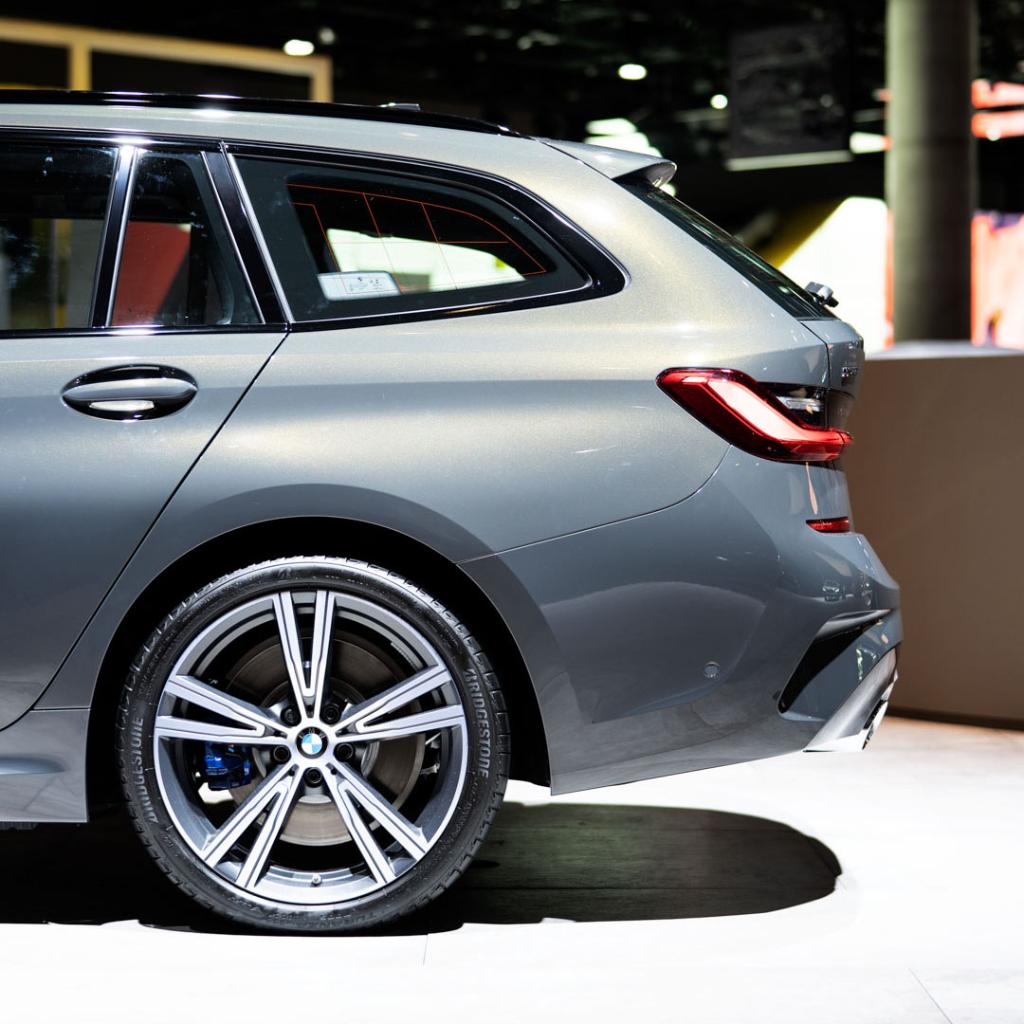 BMW's tweet photo. Maximum passenger comfort, with a sporty exterior.
The all-new #BMW 3 Series Touring at the #IAA19 in Frankfurt.

#THE3 https://t.co/4H7jxCJUuD