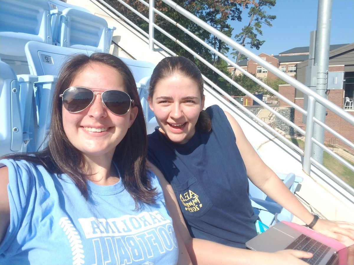 UncClubSoftball's tweet photo. Supporting our @UNCFieldHockey team on this beautiful Sunday morning!! #GoHeels https://t.co/qwRQw5wcwO