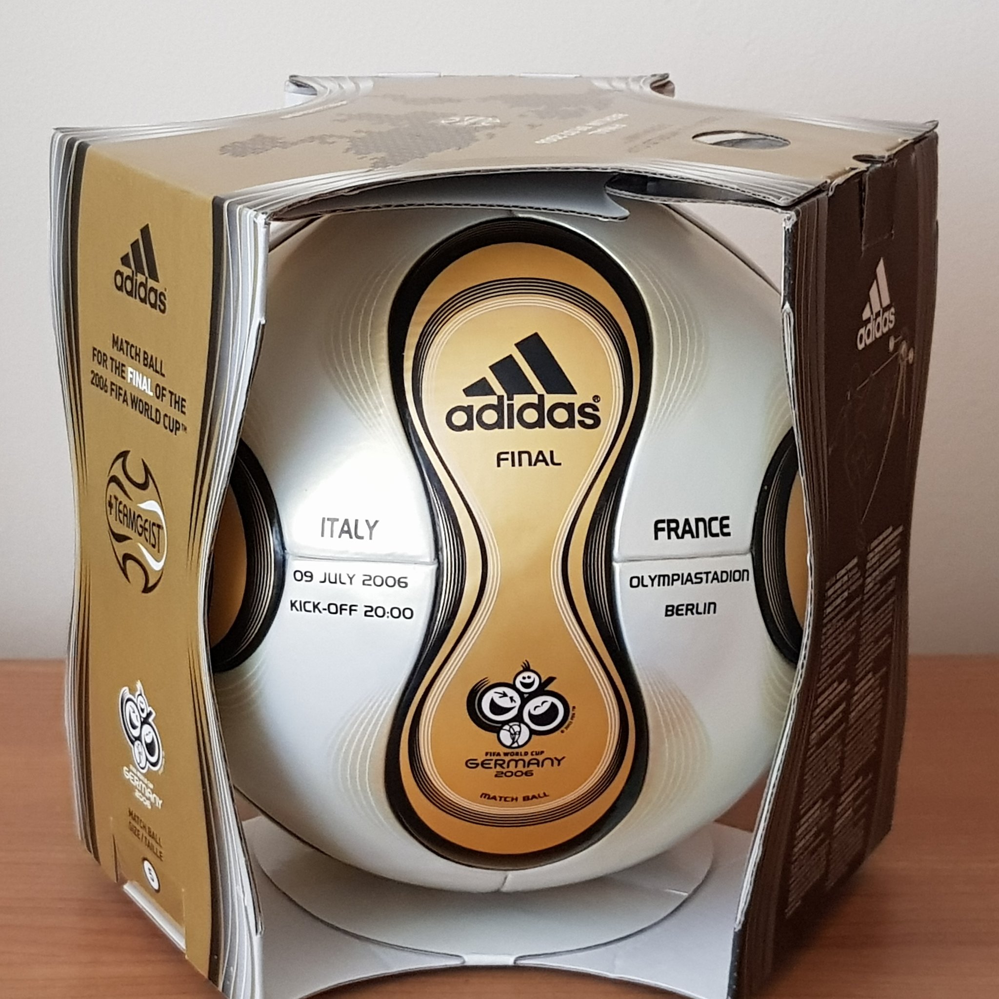 2006 wc final ball