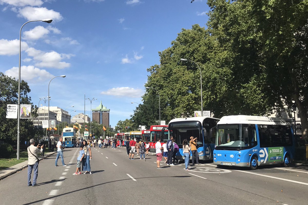EMTmadrid's tweet photo. Ya estamos acabando y pronto nuestros #buses comenzarán su retirada 🚌 tras este buen cierre de la #SemanaDeLaMovilidad19 #CaminaConMadrid https://t.co/vcTNnz0aWx