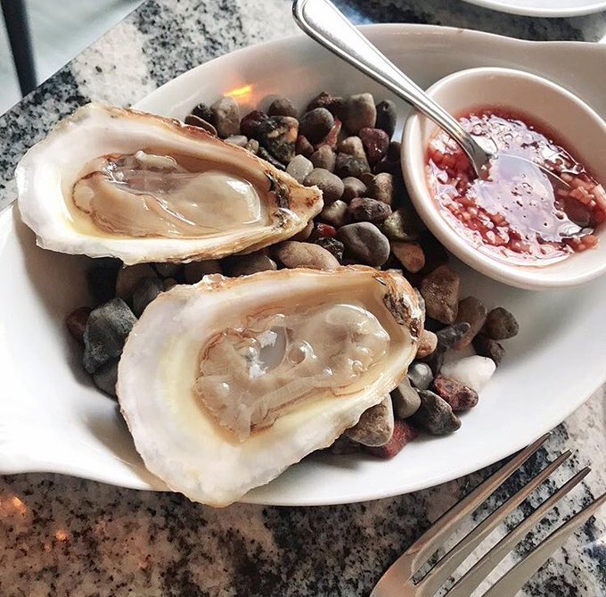Oysters!  Perfect for a mid-afternoon pit-stop <a href="/chabrolto/">@chabrolto</a> .