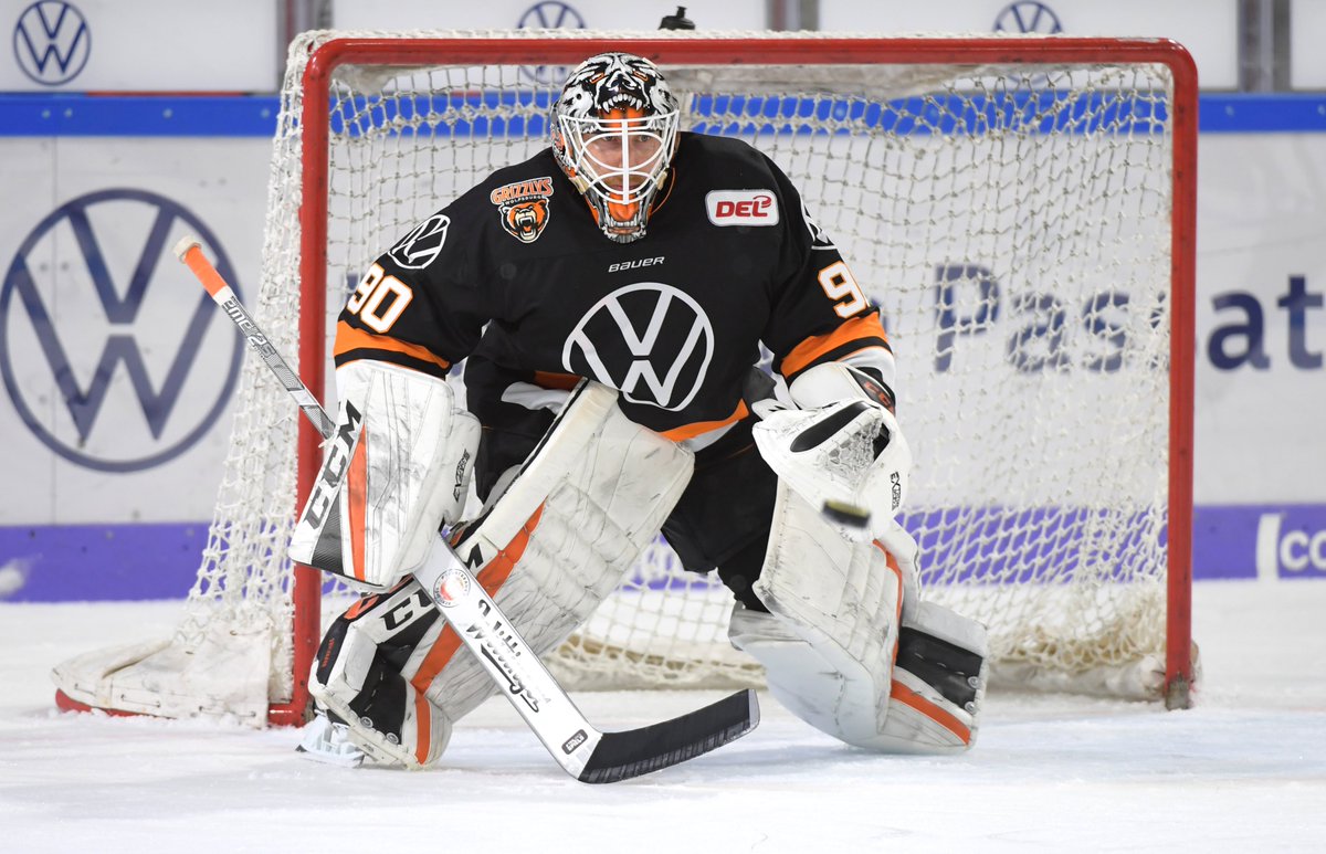 grizzlys_wob's tweet photo. '20| 0:0 ☕
Keine Tore im ersten Drittel, dafür aber durchaus viel Tempo. Felix Brückmann hält seinen Kasten beim Comeback sauber. #grizzlys #WOBING https://t.co/lmAXgGoQFP
