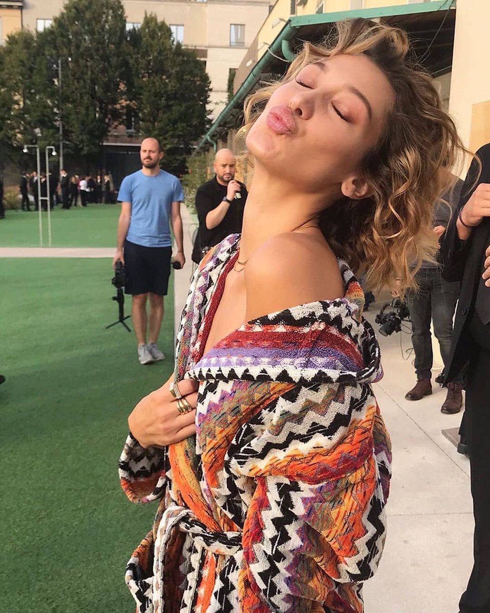 inkedyouin's tweet photo. io non ho sinceramente più la capacità di distinguere bella hadid e barbara d’urso https://t.co/Yh86HfGWep