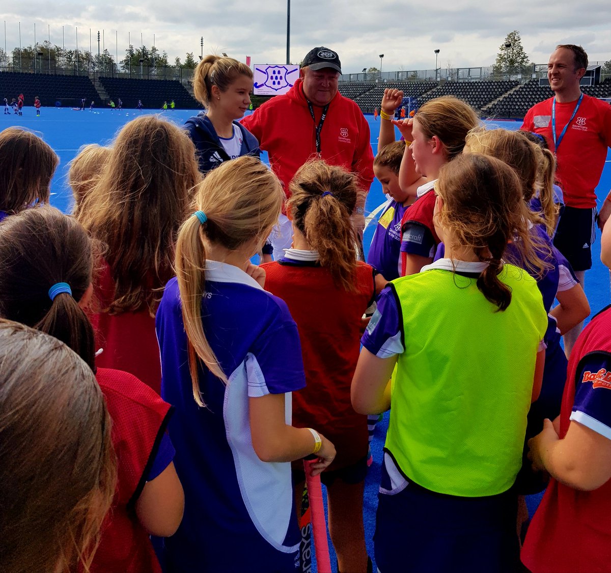 Such a fantastic opportunity,  having a great time at the Olympic park. Thanks to <a href="/sophiebray19/">Sophie Bray</a> for coming along and meeting all of our juniors. #juniorhockey <a href="/7Oaksy/">Oaksy the Mascot</a>