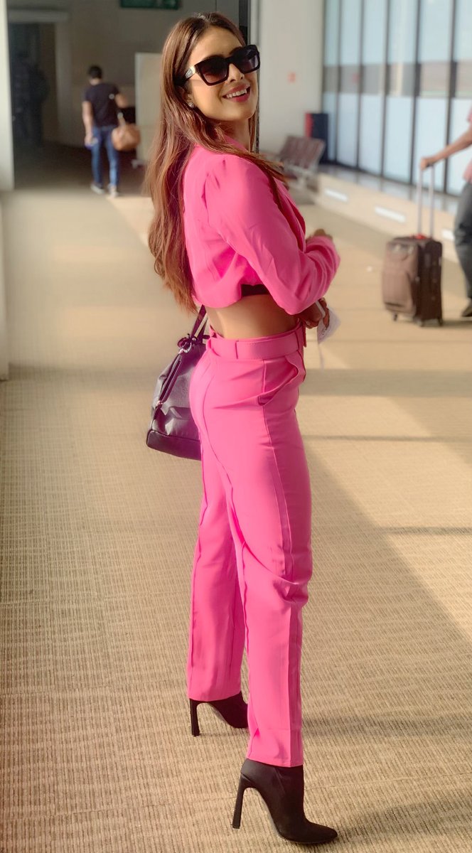 Nehhaamalik's tweet photo. Ready steady go 💖💖✈️✈️
:
#airportoutfit #airportstyle #airportfashion #travelinstyle #bossbabe #travelblogger #hyderabad #hyderabadevents #fashionshow #showstopper #showevent #celebrity #specialguest #pollywood #punjabi #punjabiactress #pollywoodartists #NehaMalik https://t.co/YtGFHUGwGa
