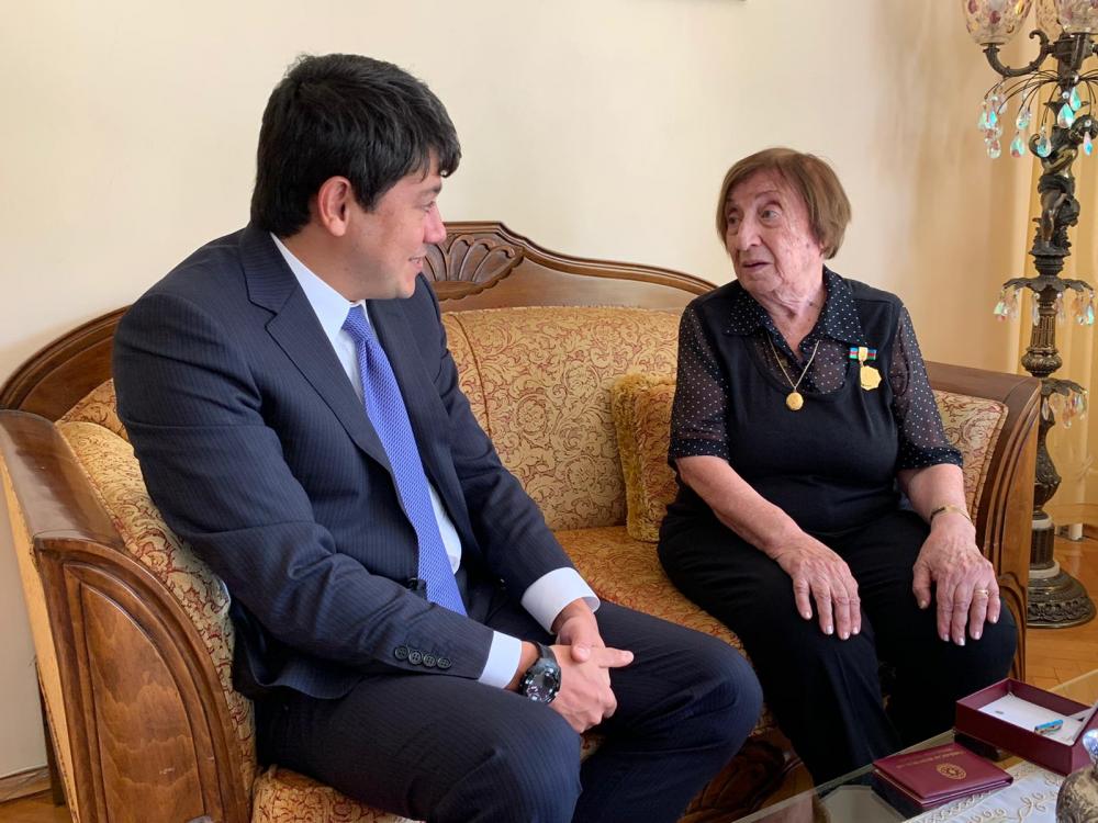 DiasporaAz's tweet photo. AXC-nin 100 illik medalı #Türkiyə|də təqdim olunub - FOTOLAR
#Azerbaijan #Diaspora @azpresident #AXC1918
#AXC100 #Cümhuriyyət100 #Təltif 
🇦🇿🇦🇿🇦🇿🇦🇿⤵️⤵️⤵️
https://t.co/jLR06rF0YC https://t.co/7RnFzym453
