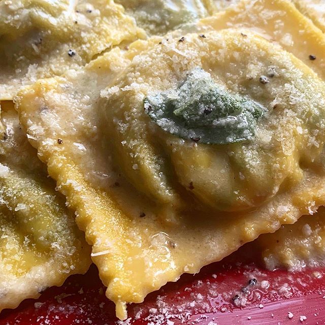 MichaelSchlow's tweet image. Ravioli stuffed with Broccoli Rabe and Ricotta, tossed with Brown Butter, Sage, and Parm.  #homemade #cookingwithfriends @kenoringer @patrickjammet ift.tt/30fekNh