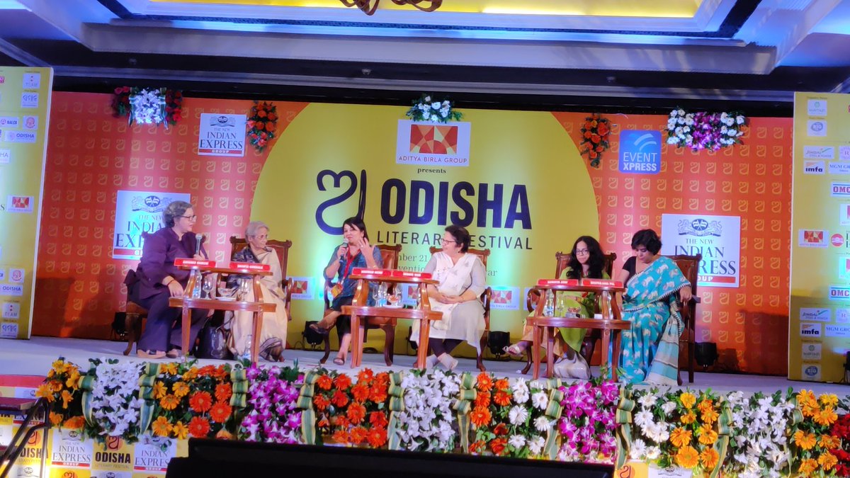 devasissarangi's tweet photo. So nice to see Shanta Gokale wearing a sambalpuri saree to #OLF2019 . Respect 🙏 for honouring our Weavers #handloomweaves @kavereeb in conversation with @MinnieVaid @samarni @dpanjana and #ShantaGokhale 🙏 Women Voices : Waiting to be heard @PrabhuChawla . https://t.co/xxWxj7I8jI