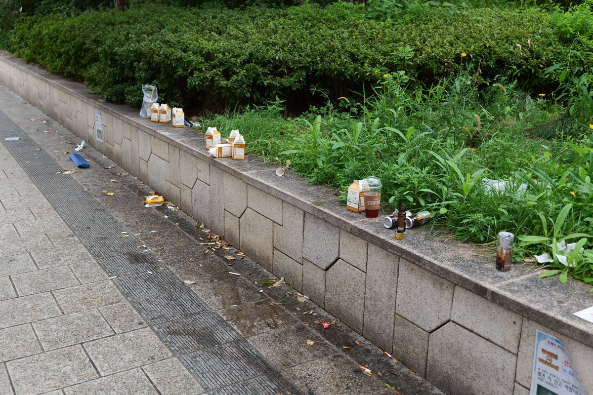 ascoeur9's tweet image. 이 수많은 스누피는 누가 먹었을까?
내일만 사는 사람들일까?

#오늘의홍대 #digitalgarbage