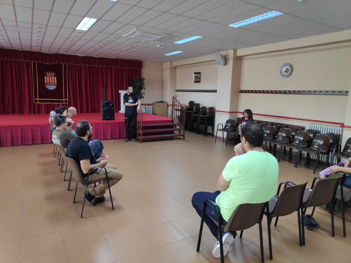 FestImproOnda's tweet photo. Despidiendo el FIVO con madrugón formativo. 
‘¿Qué has dicho?’, con Noah Levin, y ‘Slow impro’, a cargo de José Malaguilla. Los últimos dos talleres impro del #FIVO2019 https://t.co/q05qiZ6CYL